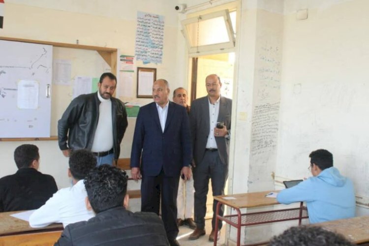 مدير تعليم المنيا يتابع سير امتحانات الفصل الدراسي الأول ويشدد على الانضباط