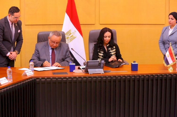 وزيرة التضامن ومدير مكتبة الإسكندرية يوقعان بروتوكول تعاون لدعم الاسرة