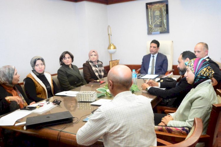 نائب المحافظ يترأس اجتماع لجنة تطوير طريق سوهاج الجديدة