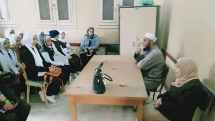 ندوة تثقيفية عن ختان الإناث والزواج المبكر في ديرمواس بالمنيا