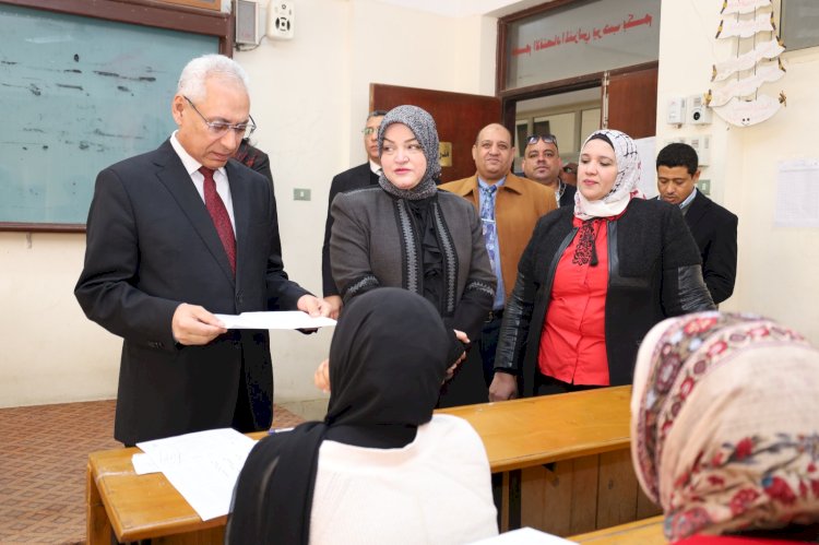 رئيس جامعة المنيا يواصل جوالاته لمتابعة سير الامتحانات