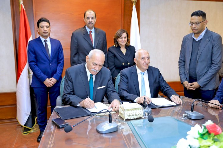 محافظ سوهاج يشهد توقيع عقد حق الانتفاع لمشروع إنتاج الدواجن بالأحايوة شرق