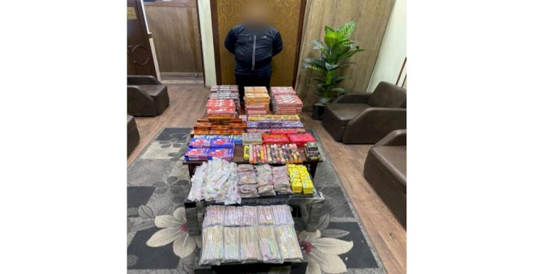 ضبط أحد الأشخاص بالإسكندرية لقيامه بالإتجار فى الألعاب النارية