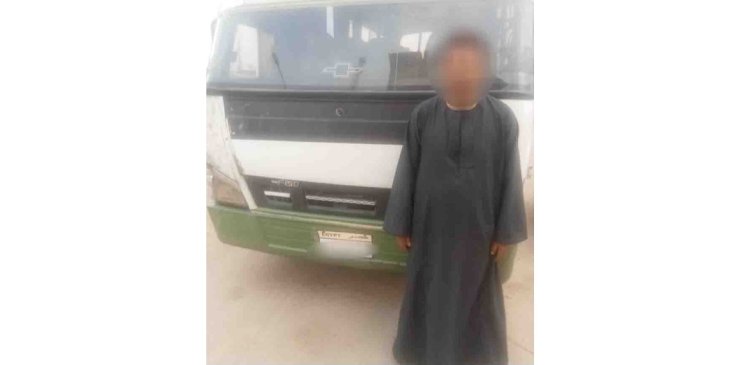 ضبط سيارة ميني باص تسير عكس الاتجاه بالقاهرة الجديدة