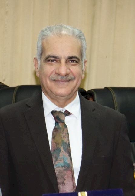 جامعة أسوان تكرم عميد كلية آداب جامعة القاهرة لحسن التعاون العلمي المشترك