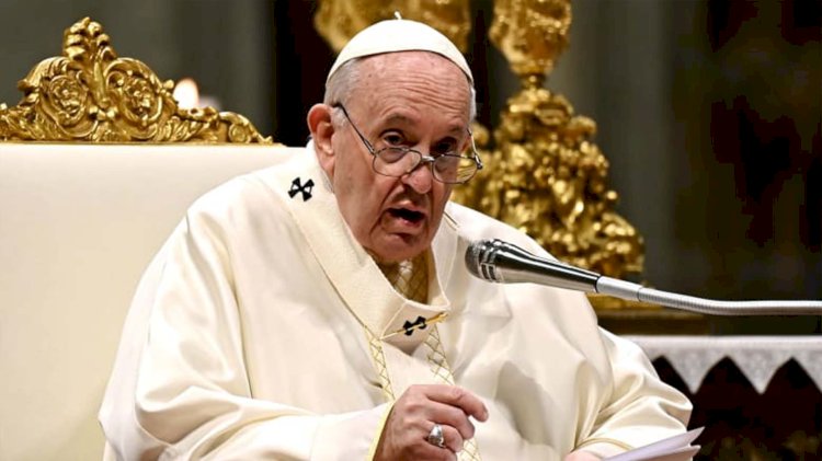 قبل التنصيب.. بابا الفاتيكان يهاجم ترامب: خطط طرد المهاجرين عار