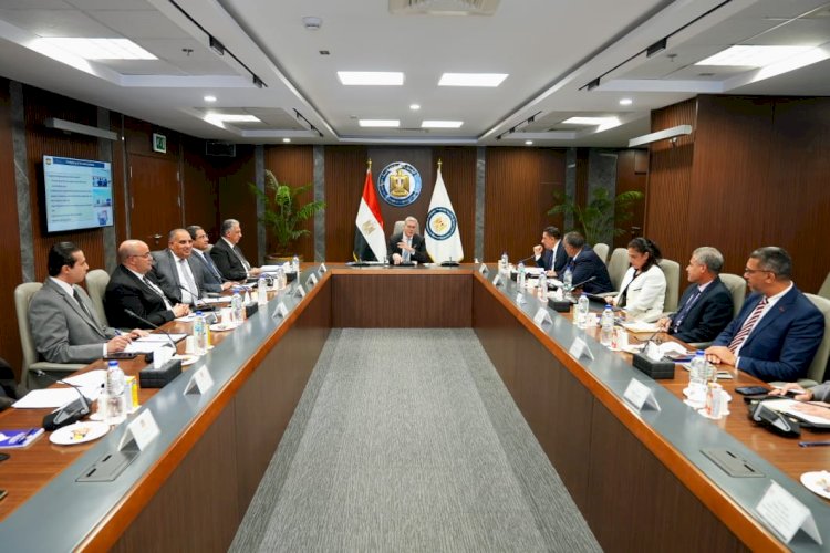 وزير البترول يؤكد امام جمعية بدر للبترول التركيز على استخدام التكنولوجيا الحديثة