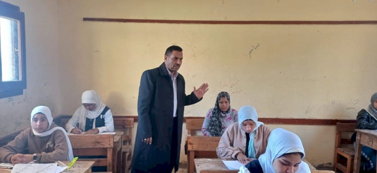 طلاب الشهادة الإعدادية يؤدون امتحان العلوم والتربية الدينية بأبى تشت