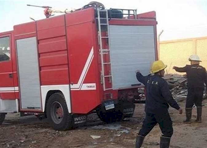 بسبب عقب سيجارة.. السيطرة على حريق خلف مسجد صلاح الدين بالمنيا