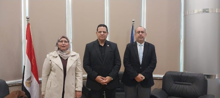 استراتيجية التاثير والتواصل والذكاء الانفعالي.. محور المناقشة في ندوة بقصر ثقافة دمنهور