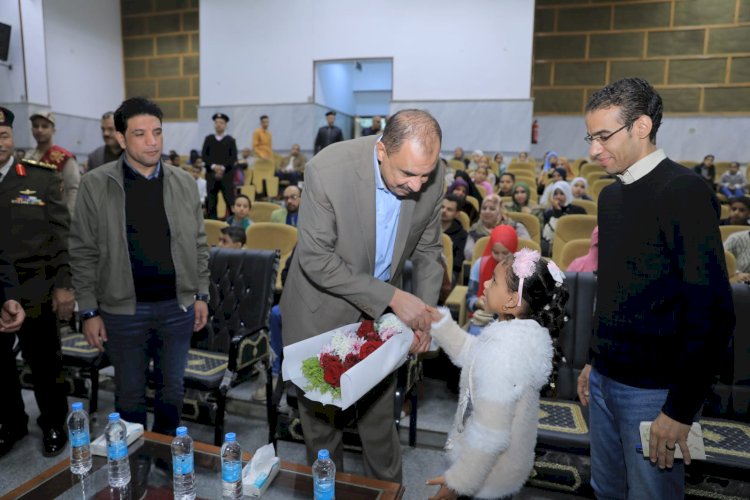 محافظ سوهاج يشهد حفل تكريم خريجي الدفعة الأولي من مبادرة أطفال مصر الرقمية