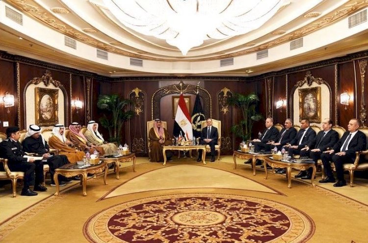 وزير الداخلية يبحث التعاون مع وزير الداخلية الكويتي