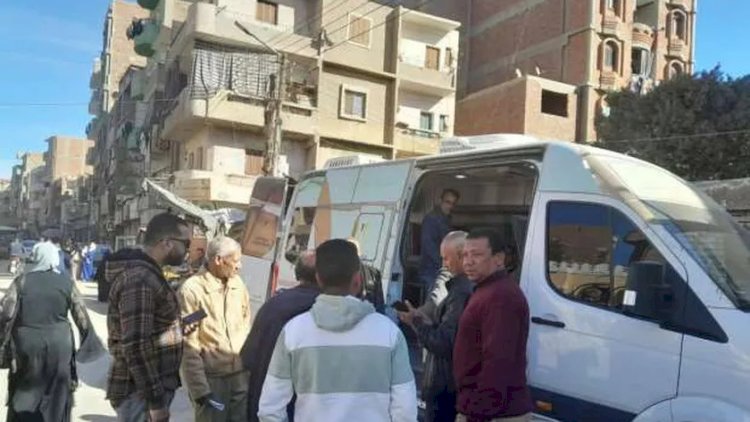 حملة لإزالة اللافتات والإعلانات المخالفة  بمركز ملوي بالمنيا