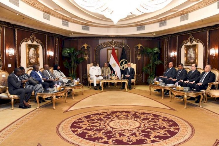 وزير الداخلية بحث تبادل الخبرات الامنية مع وزير الامن ببوركينا فاسو