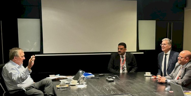 المهندس كريم بدوى يبحث  مع الرئيس التنفيذي لشركة باريك جولد تعزيز التعاون المشترك