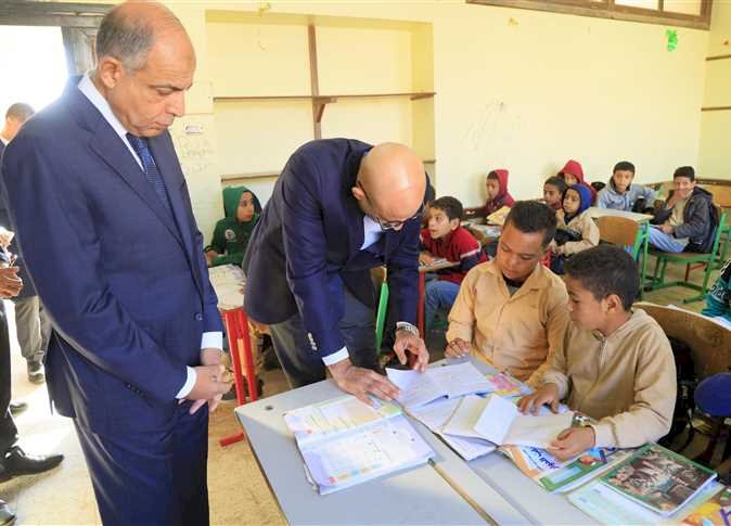 انتظام العملية التعليمية في أول أيام الفصل الدراسي الثاني في المنيا