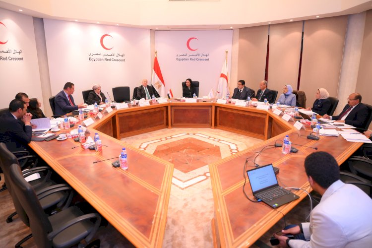 وزيرة التضامن  ترأس اجتماع مجلس إدارة الهلال الأحمر المصري