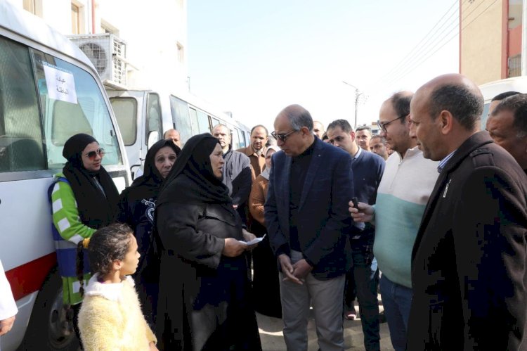 محافظ المنيا يتفقد قافلة طبية ويوجه بسرعة استكمال العلاج لبعض الحالات