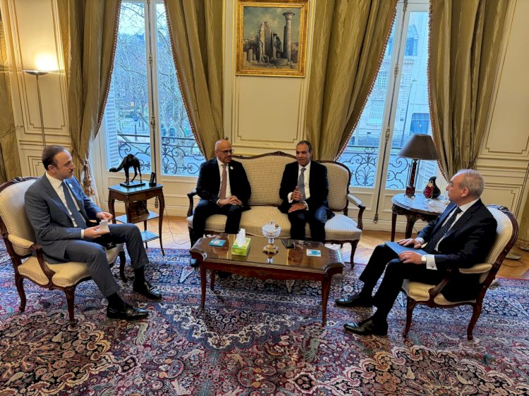 وزير الخارجية يلتقي نظيره البحريني في باريس