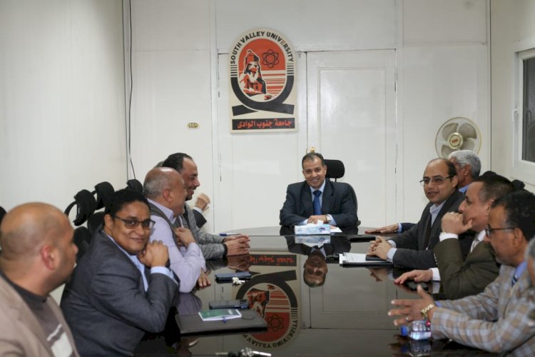 انعقاد اللجنة التنسيقية للخدمات المقدمة من جامعة جنوب الوادي للجامعة الأهلية
