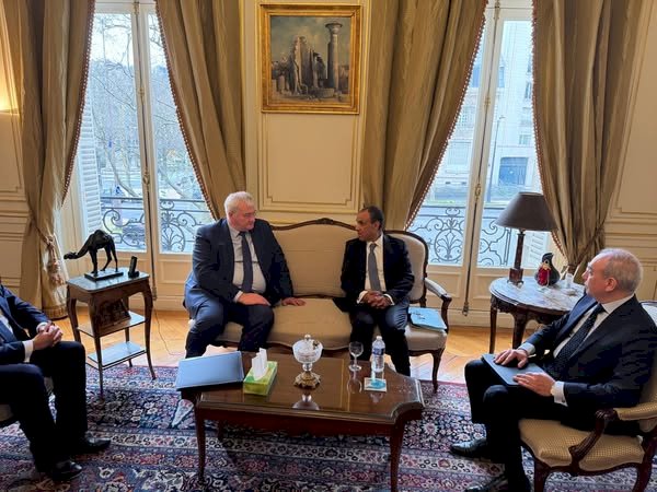 وزير الخارجية يلتقي بنظيره الأوكراني في باريس