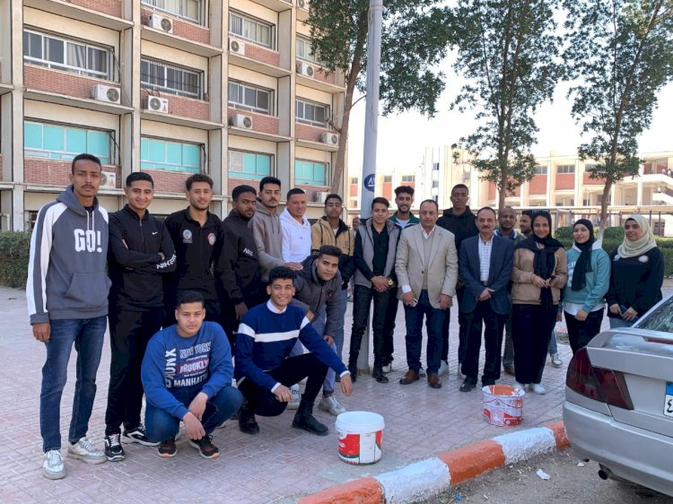 معسكر للخدمة العامة بكلية الحقوق بجامعة جنوب الوادي بقنا