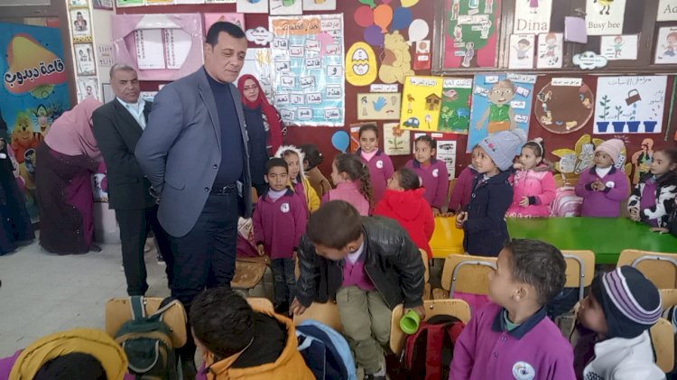 مدير تعليم سوهاج يتابع انتظام الدراسة بمدرسة نجع الشوش للتعليم الأساسي