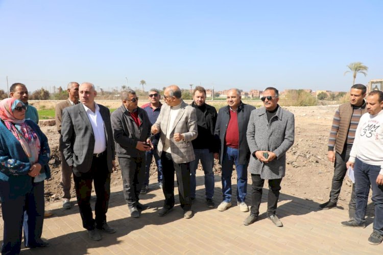 محافظ المنيا يتفقد سوق ميانة ضمن مشروعات حياة كريمة ويوجه بإنشاء موقف للسيارات