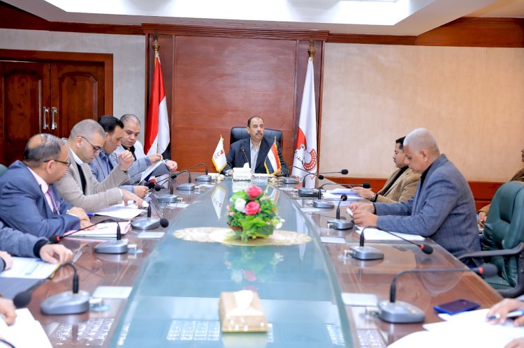 محافظ سوهاج يعقد اجتماع مع رؤساء الوحدات المحلية لمناقشة الملفات المهمة