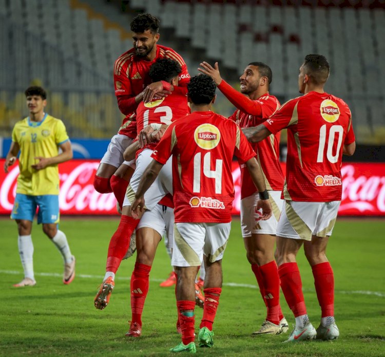 الأهلي يفوز على الإسماعيلي ويتصدر الدورى المصرى مؤقتا