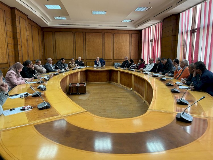 رئيس جامعة كفر الشيخ يجتمع بأمناء الكليات لإعداد الخطة الاستراتيجية