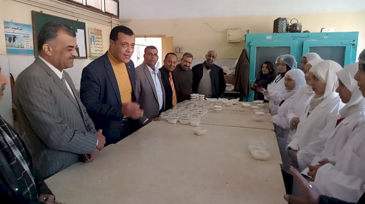 مدير تعليم سوهاج يتابع انتظام الدراسة بمدرسة سوهاج الثانوية الزراعية