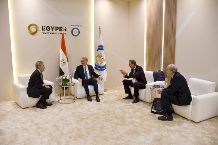 علي هامش ايجبس وزير البترول يستقبل  السفير الإيطالى بالقاهرة