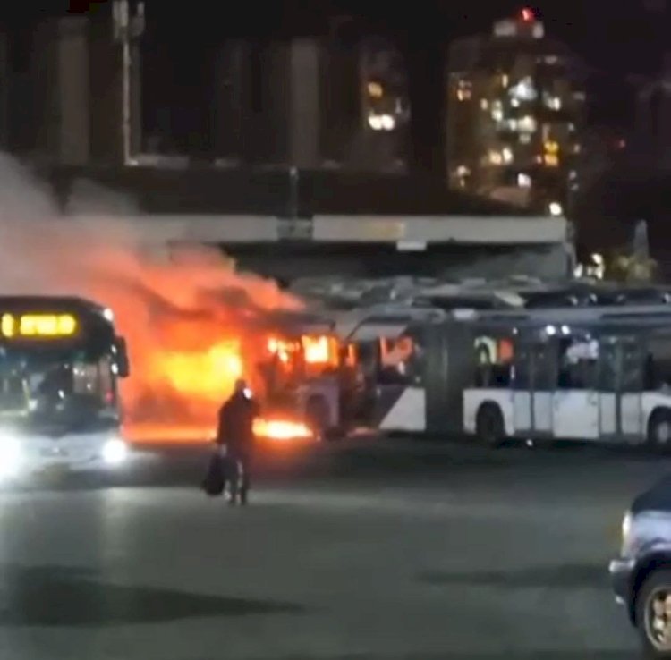 ثلاث انفجارات تهز تل أبيب والعثور علي عبوات ناسفة لم تنفجر وايقاف حركة القطارات