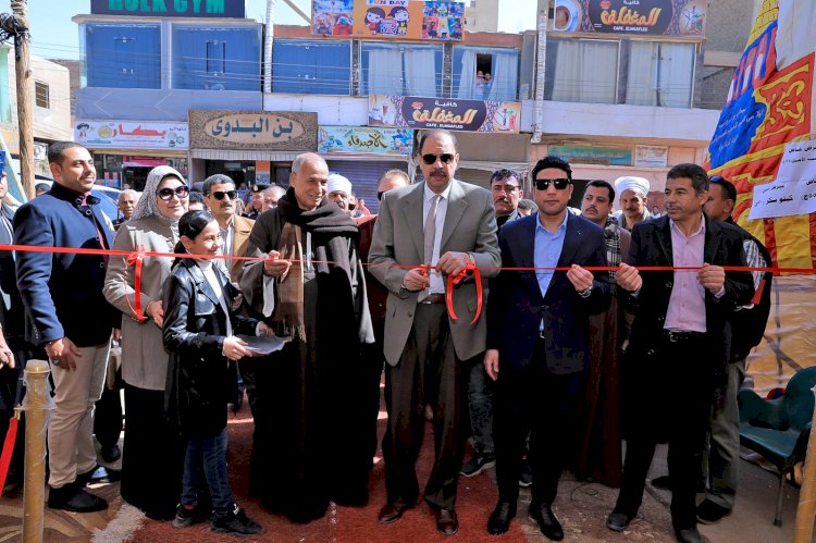 سراج  يفتتح سوق اليوم الواحد بالمنشاة