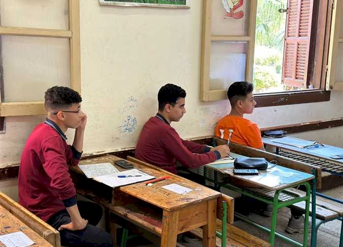 تلقي طلبات العمل بامتحانات الدبلومات الفنية 2025 بالمنيا.. الشروط