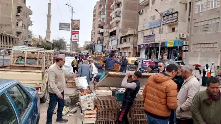 حملات مكثفة لإزالة الإشغالات في مركز سمالوط بالمنيا