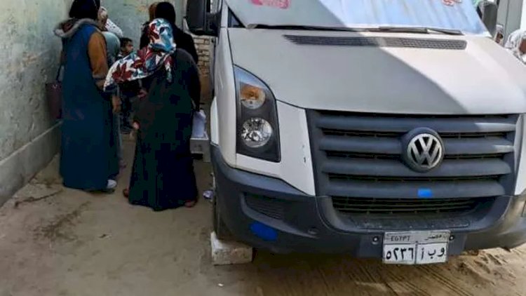 توقيع الكشف الطبي على 1187 حالة في قافلة طبية بالمنيا