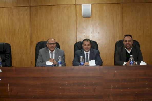 عكاوي يناقش تجهيز وحدة عناية متوسطة بمستشفى  الطوارئ والاصابات الجامعى بقنا