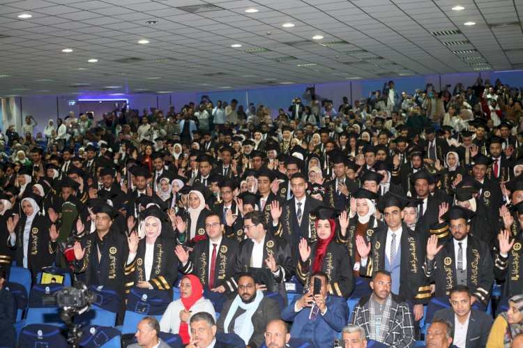 حفل تخرج الدفعة الحادية عشر لطلاب كلية الطب بجامعة جنوب الوادي