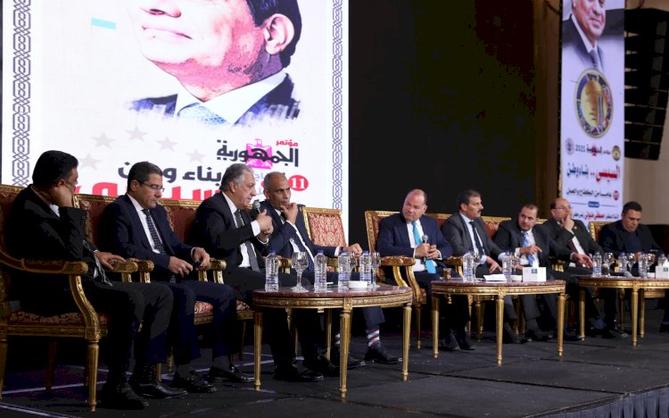 قيادات قطاع البترول شاركوا في الجلسة الحوارية الاولي بعنوان طاقة المستقبل