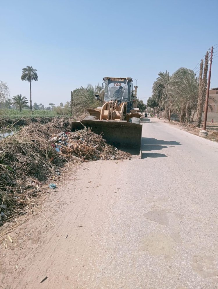 استمرار حملات النظافة وصيانة الإنارة في  المنيا لتعزيز المظهر الحضاري