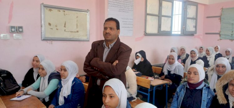 قاصد يشيد بجهود مدير مدرسة ويحيل آخر للتحقيق بمدارس العمرة