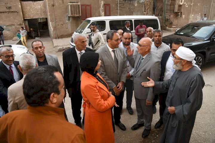 محافظ قنا يتفقد المركز الطبي للجمعية الشرعية بقوص