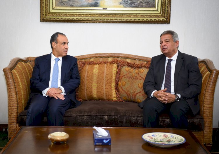 وزير الخارجية يلتقي رئيس المجلس الأعلى لتنظيم الإعلام ورئيس الهيئة الوطنية للإعلام