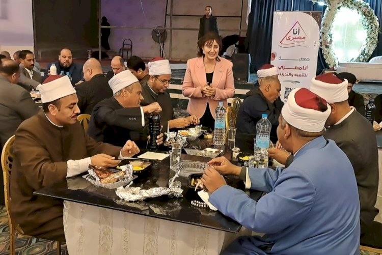 أكثر من 800 فرد يجتمعون على مائدة إفطار "أنا مصري" بقنا