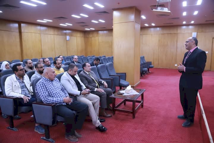 رئيس جامعة جنوب الوادي يناقش اطلاق تطبيق اطلب عنايه او حضانة