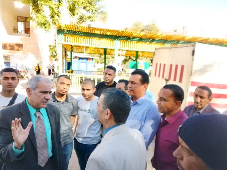 رئيس جامعة أسوان يتابع سير العملية التعليمية بكلية التربية