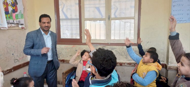 مدير عام التعليم بأبوتشت يفاجىء مدرسة المحطة الابتدائية