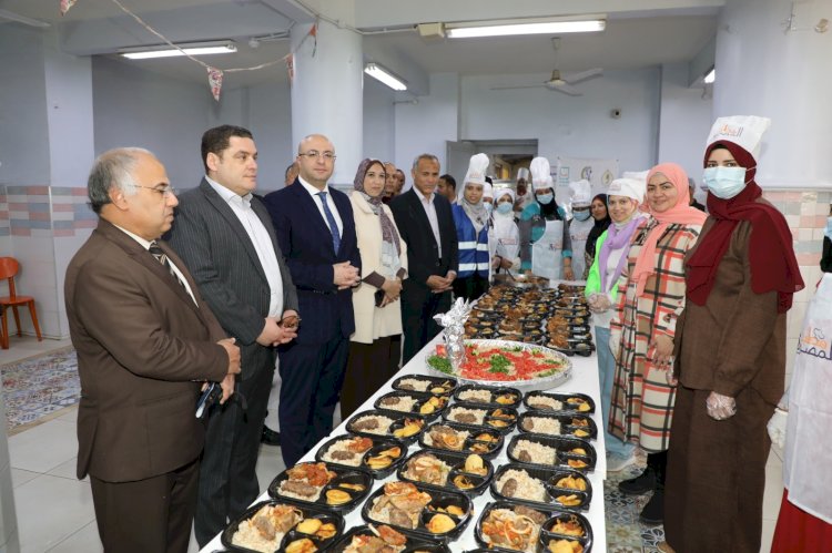 محافظ بني سويف يتفقد مبادرة  المجلس القومي للمرأة مطبخ المصرية